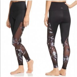 Beyond Yoga foil floral leggings